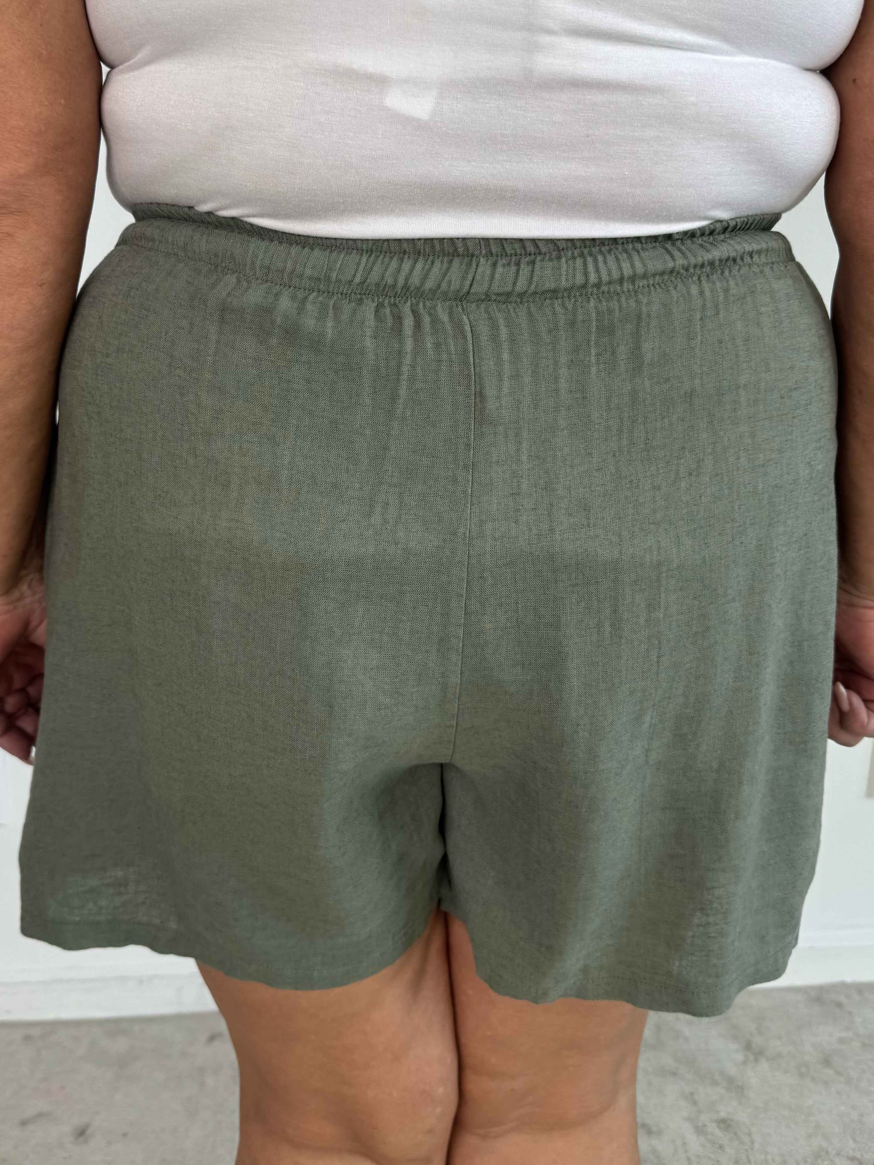 Clara Shorts - Lette shorts i viskose og hør